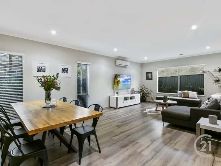 8 Joseph Banks Drive, Pakenham VIC 3810