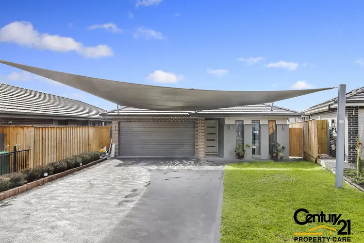 16 Cradle Ave, Minto NSW 2566