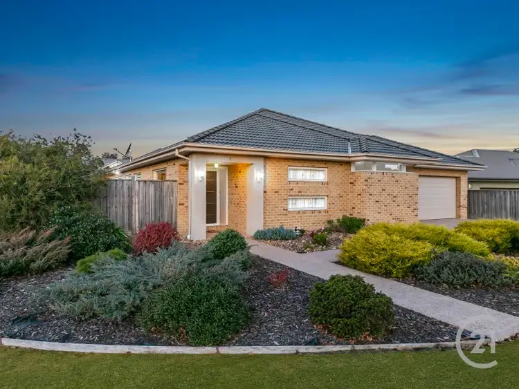 1 Dallas Brooks Place, Pakenham VIC 3810
