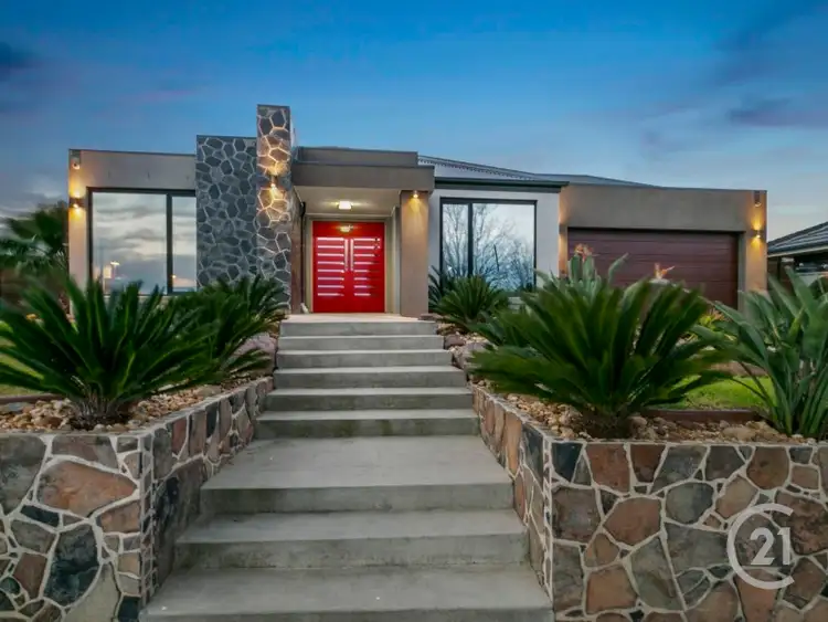 18 Wills Avenue, Pakenham VIC 3810