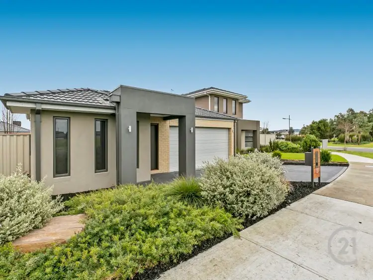 13 Greenfield Lane, Pakenham VIC 3810