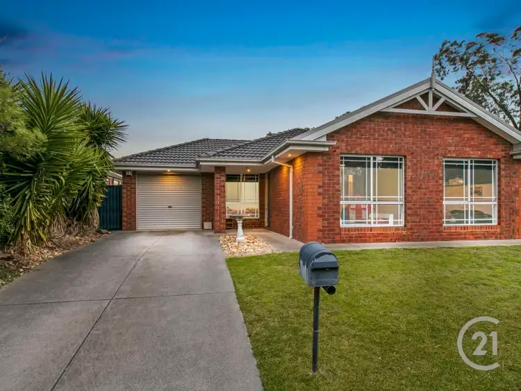 33 The Parkway, Pakenham VIC 3810