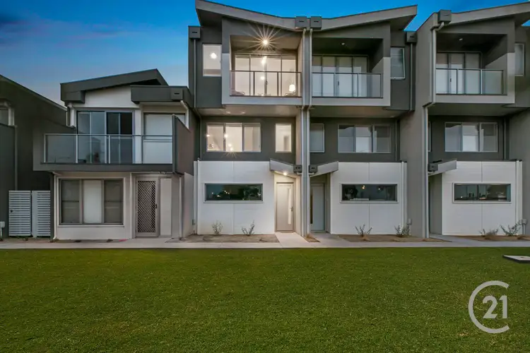 18 Topal Drive, Officer VIC 3809