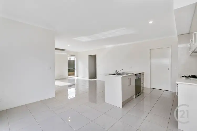 Fourth view of Homely house listing, 10 Fitzroy Street, Pakenham VIC 3810