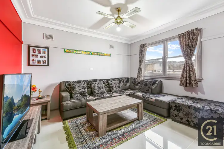 8 Melody Street, Toongabbie NSW 2146