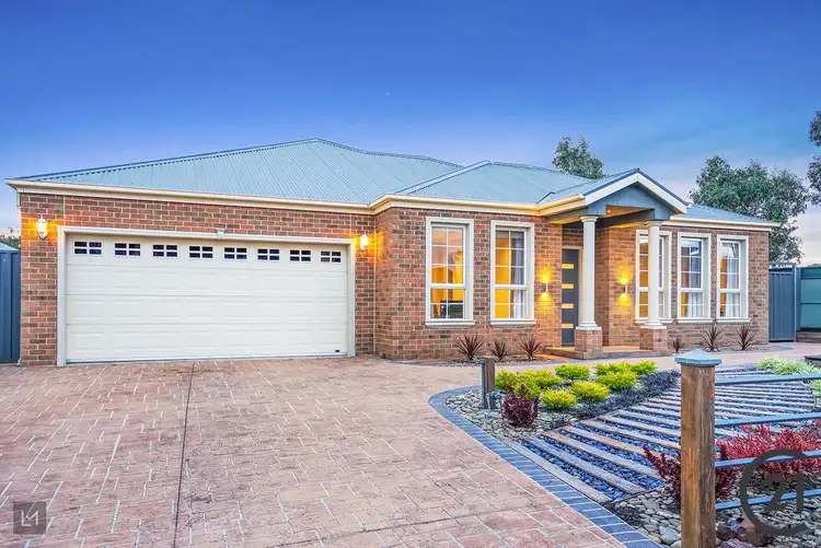 Second view of Homely house listing, 4 Fairfield Glade, Craigieburn VIC 3064