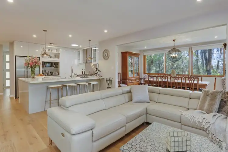 16 Manor Road, Hornsby NSW 2077