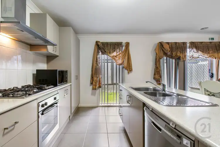 Second view of Homely house listing, 5 Whipbird Court, Pakenham VIC 3810