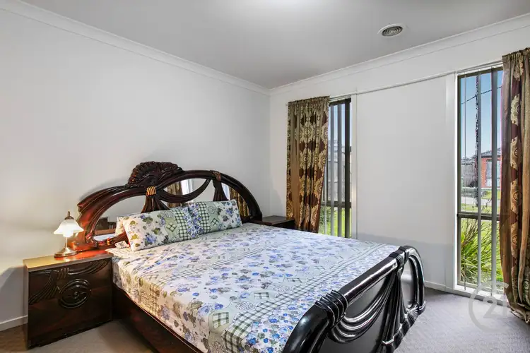 Fifth view of Homely house listing, 5 Whipbird Court, Pakenham VIC 3810
