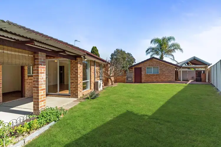 15 Mezen Place, St Clair NSW 2759