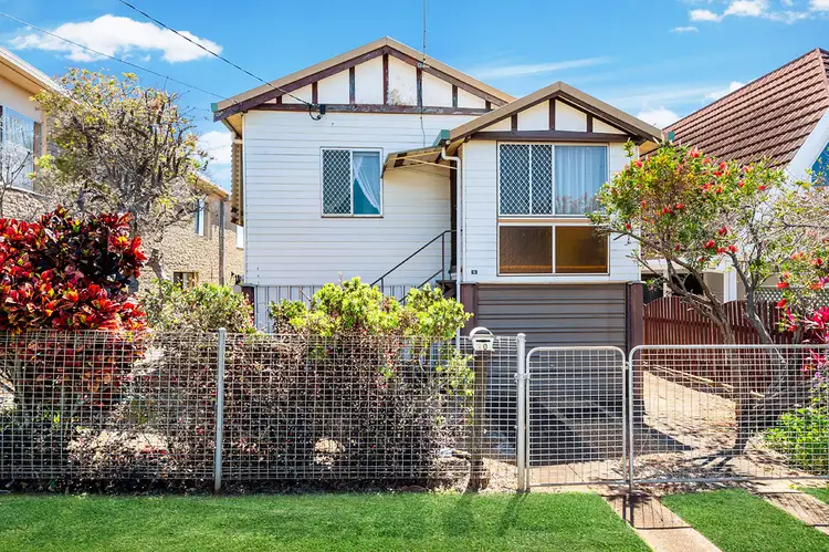 10 James Street, Scarborough QLD 4020