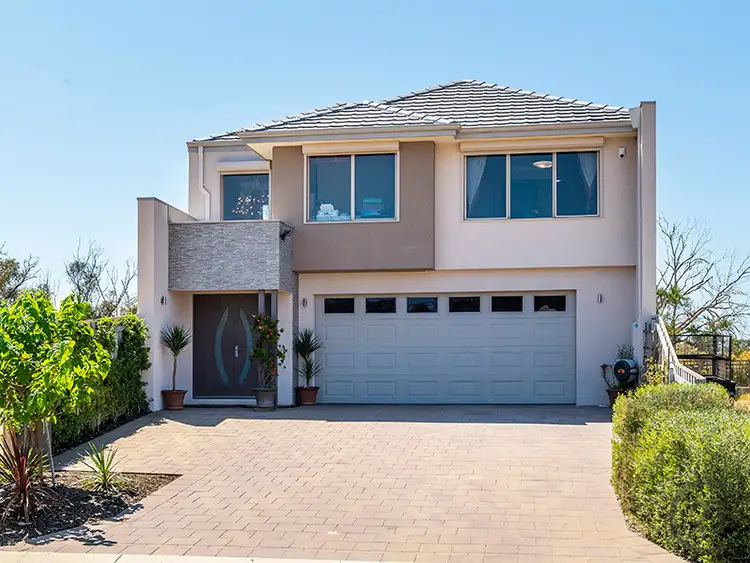 23 Wedgetail Retreat, Halls Head WA 6210