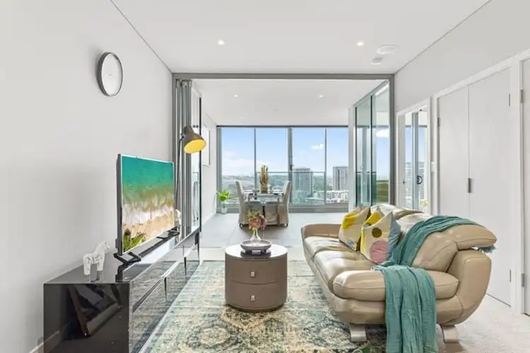 2005/18 Footbridge Boulevard