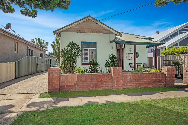 15 Kitchener Parade, Mayfield East NSW 2304