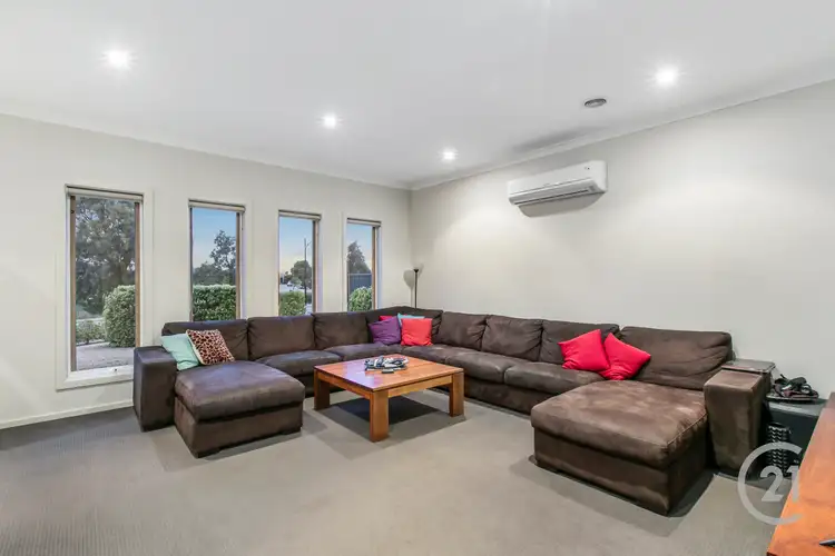 Fifth view of Homely house listing, 10 Laurina Link, Pakenham VIC 3810