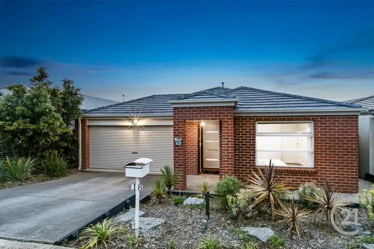 18 Superior Waters, Pakenham VIC 3810