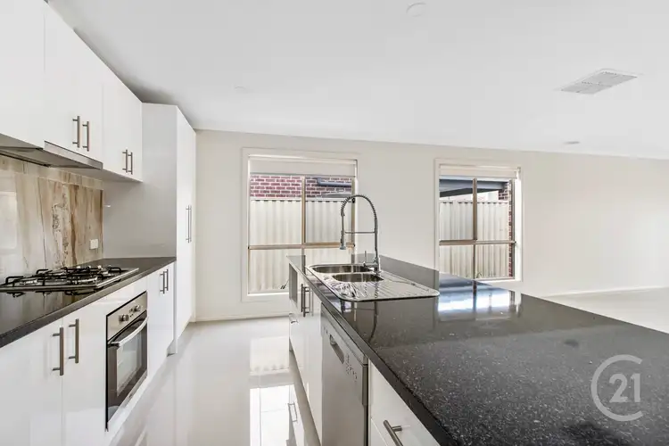 Fifth view of Homely house listing, 31 Sapphire Crescent, Pakenham VIC 3810