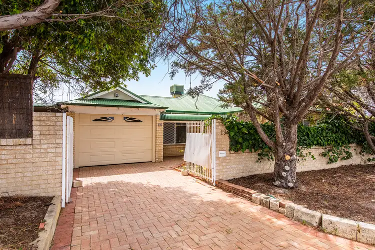 19 Casuarina Drive, Halls Head WA 6210