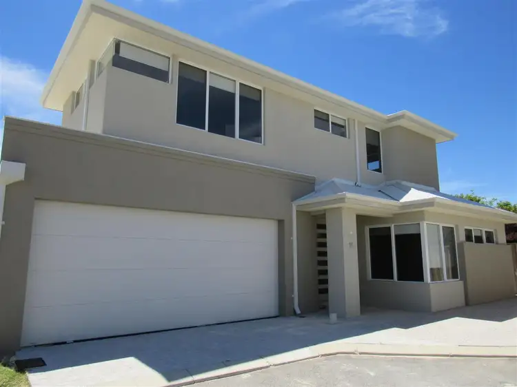 16/19 Malibu Road