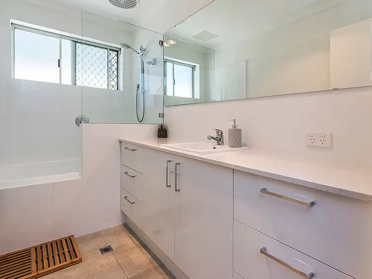 4 Asteroid Way, Carlisle WA 6101