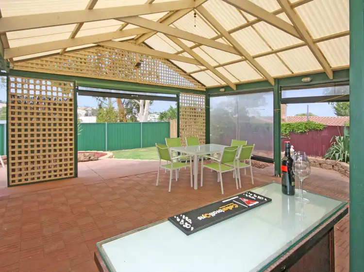 4 Flinders Crescent, Hackham SA 5163