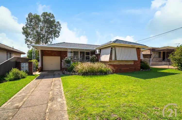 19 Snowdon Crescent, Smithfield NSW 2164