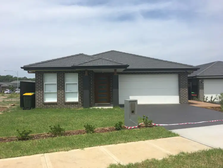 88B Easton Ave, Spring Farm NSW 2570