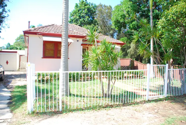 62 Russell Ave
