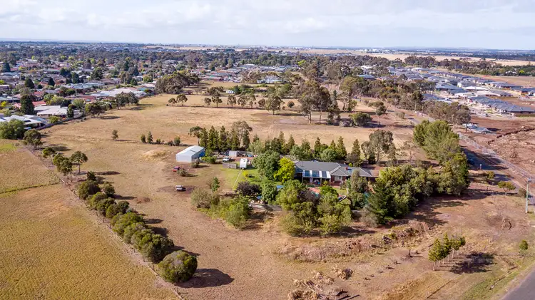 118-136 Manzeene Avenue, Lara VIC 3212