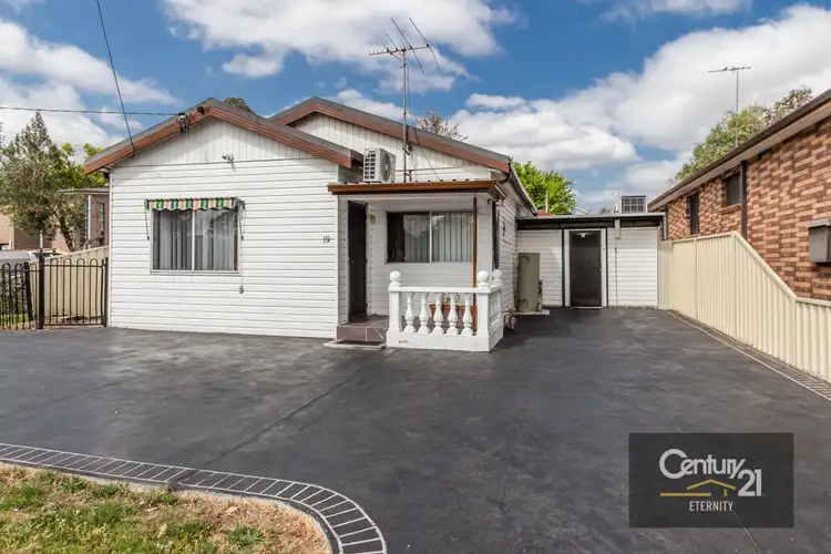 19 Barangaroo Road, Toongabbie NSW 2146