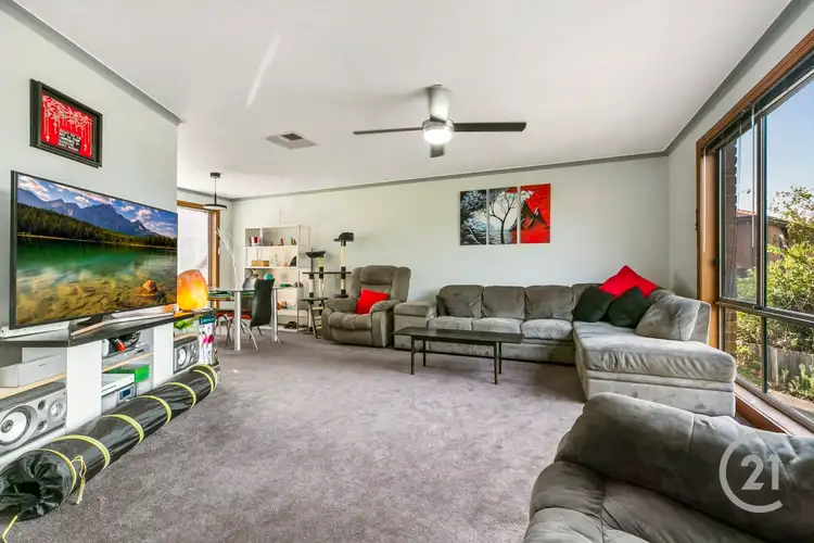 Fifth view of Homely house listing, 10 Mikkell Court, Pakenham VIC 3810