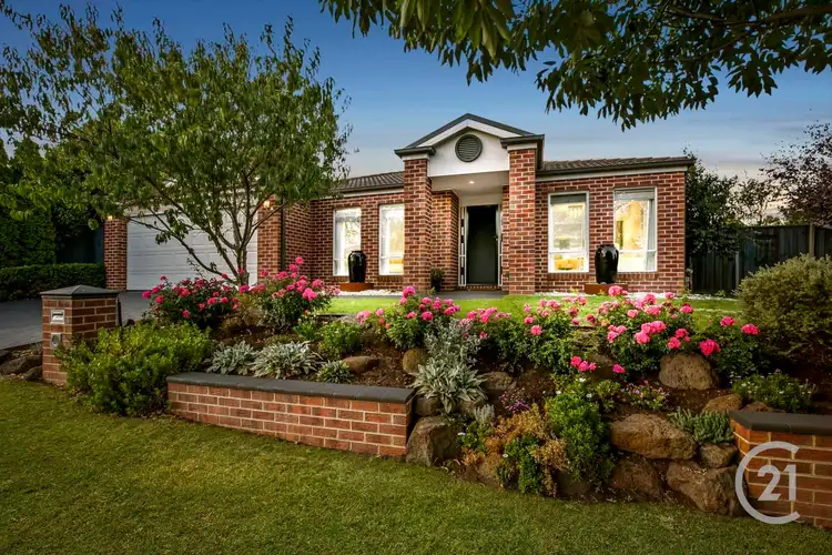 8 Banks Road, Pakenham VIC 3810
