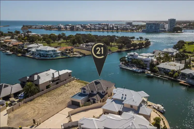 1/12 Reverie Mews, Halls Head WA 6210