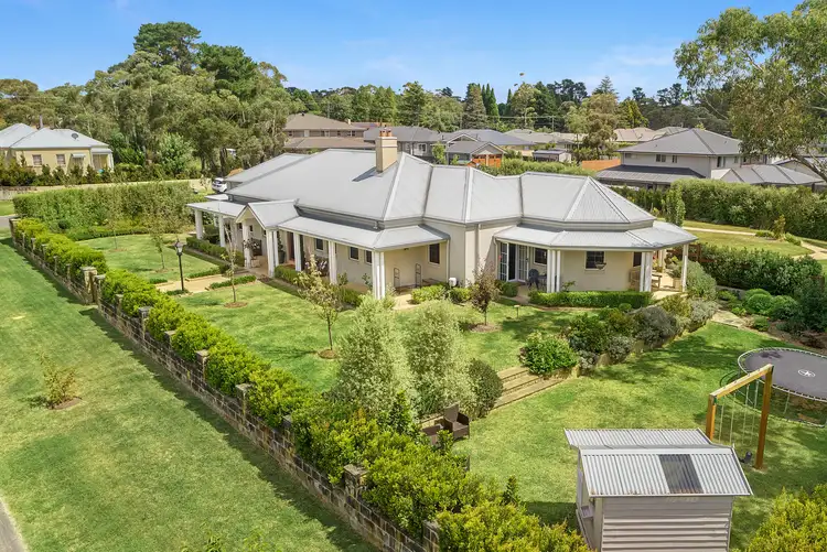 1 Chancery lane, Wentworth Falls NSW 2782