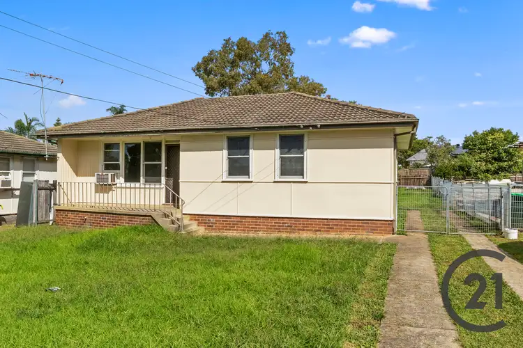 6 Humphreys Avenue, Casula NSW 2170