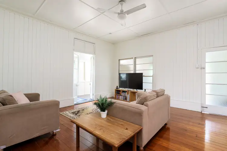 17B Caledonian Hill