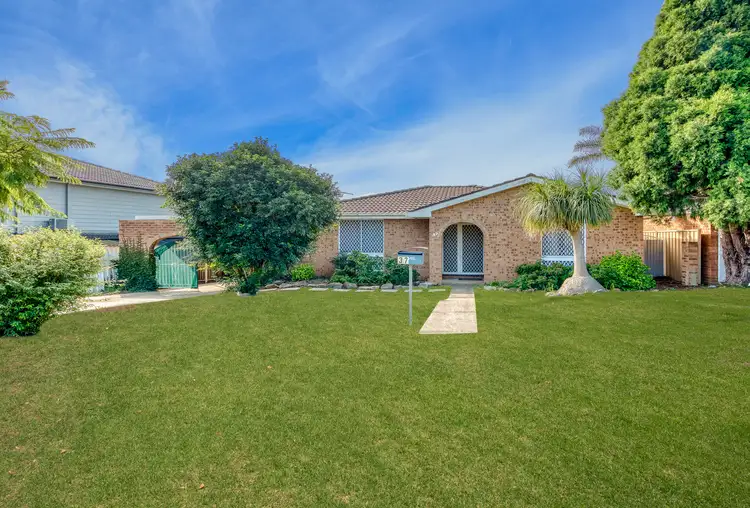 37 Lorenzo Crescent, Rosemeadow NSW 2560