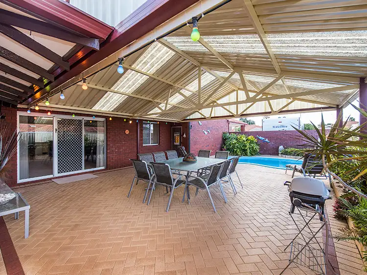 4 Santiago Place, Safety Bay WA 6169
