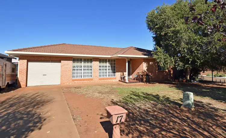 17 Buckingham Drive, Dubbo NSW 2830