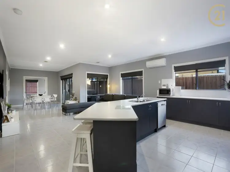 Fourth view of Homely house listing, 8 Strahan Close, Berwick VIC 3806