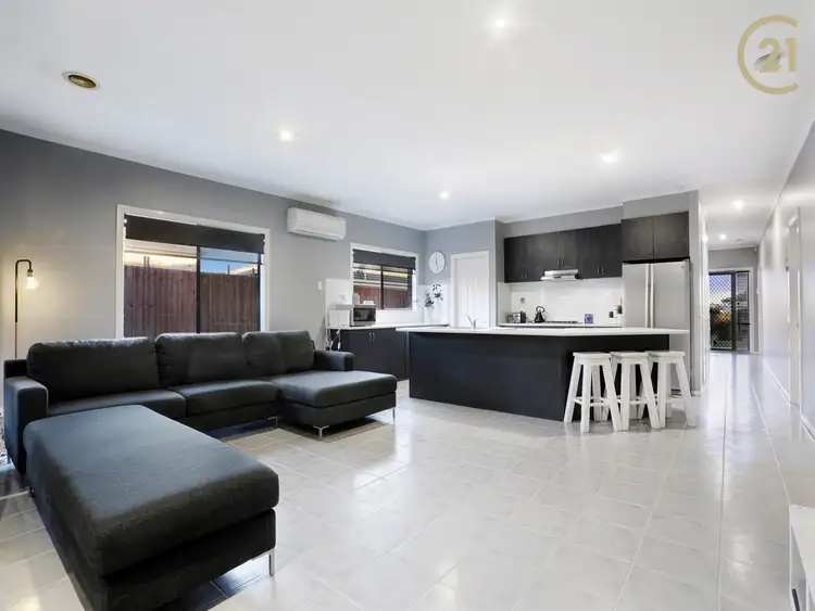 Fifth view of Homely house listing, 8 Strahan Close, Berwick VIC 3806