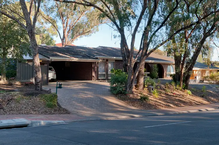 62 Manning Rd, Aberfoyle Park SA 5159