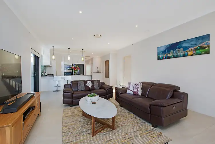 15 Robur Crescent, Mountain Creek QLD 4557