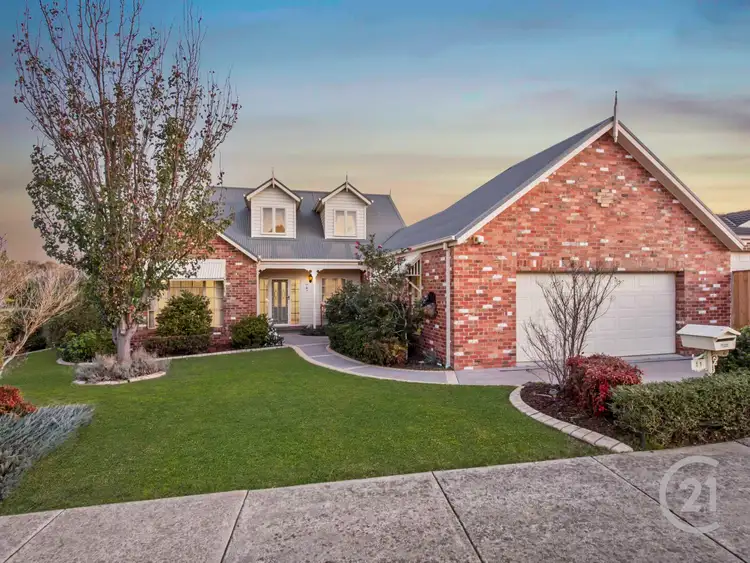 11 Overland Rise, Pakenham VIC 3810