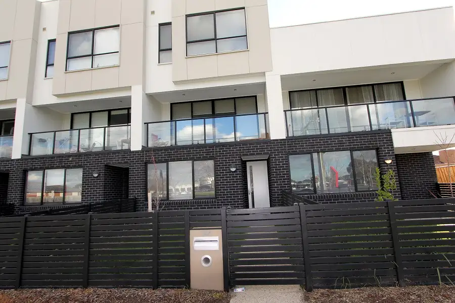 Main view of Homely townhouse listing, 32 VIEW RD, Springvale VIC 3171