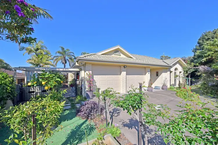 2 Jamboree Close, Fennell Bay NSW 2283