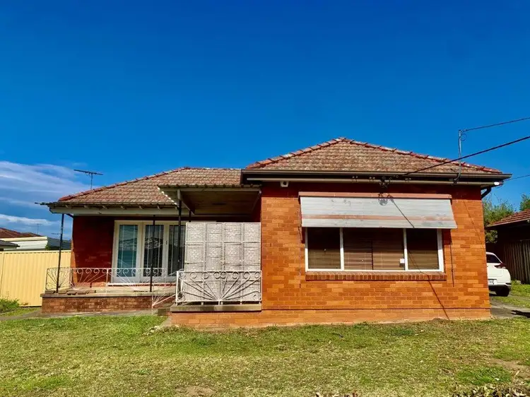 10 Sunset Avenue