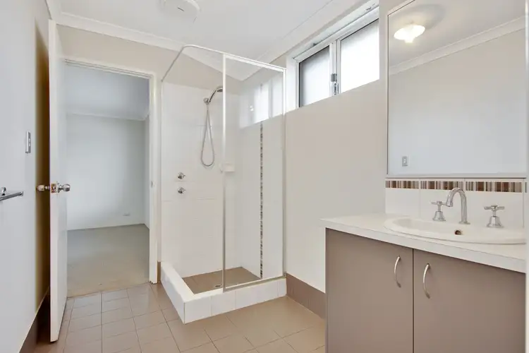 Fifth view of Homely house listing, 2 Robinia Rise, Collie WA 6225
