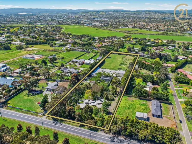 326-328 Pound Road, Narre Warren South VIC 3805