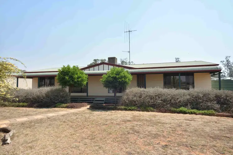 21 Booroo Lane, Parkes NSW 2870